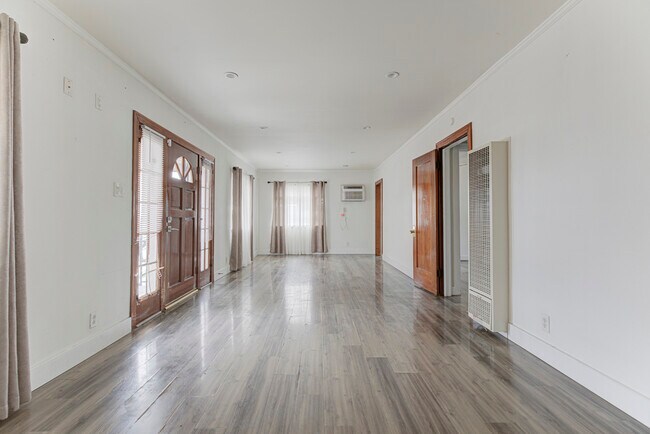 Foto del edificio - 10733 Louise Ave