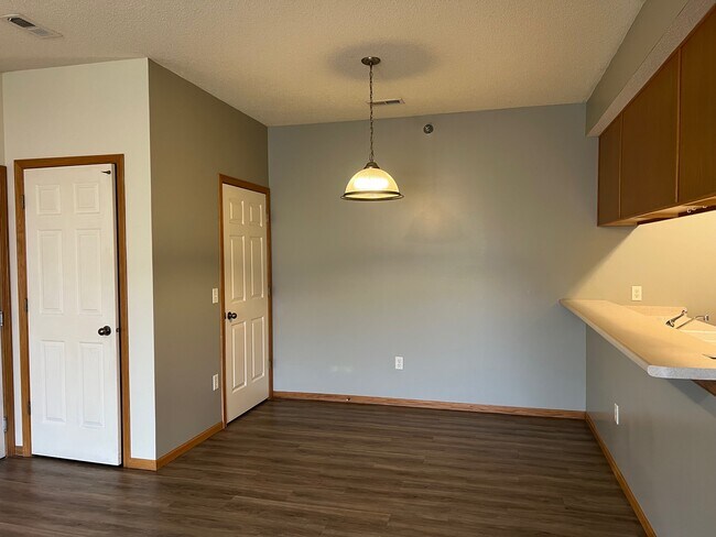 Foto del edificio - 2323 E Porter Ave