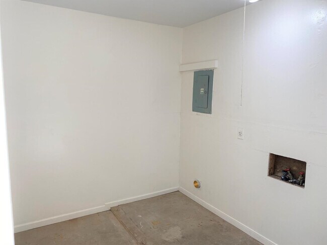 Foto del edificio - 3404 Upland Ave