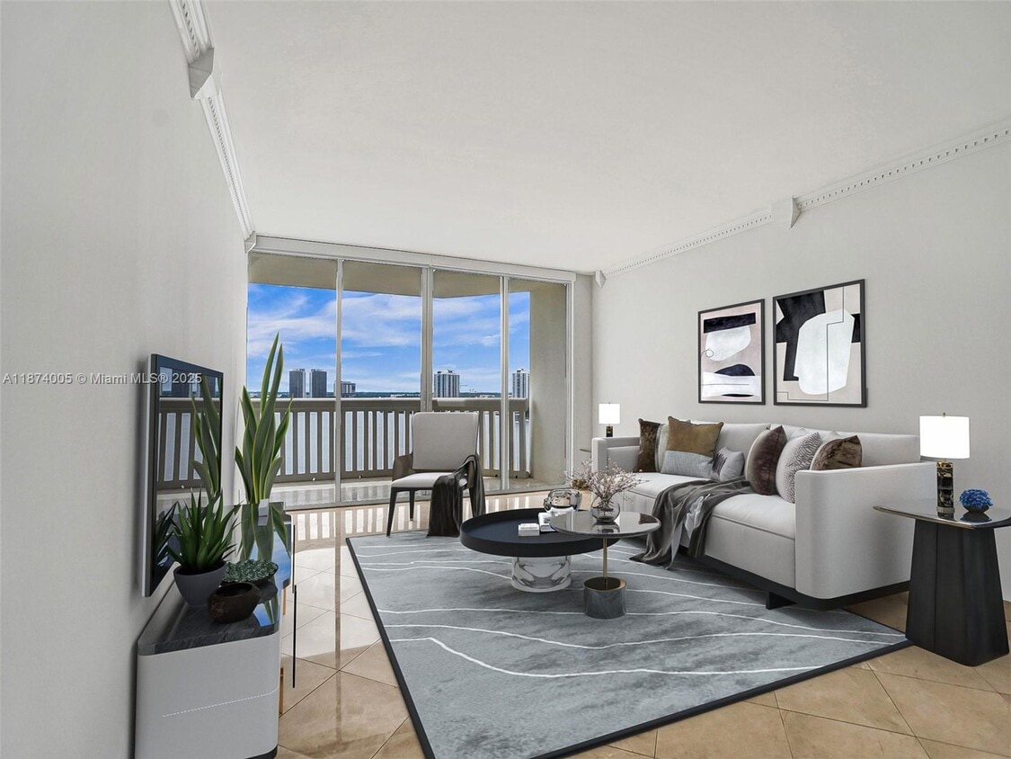 Foto principal - 1000 W Island Blvd