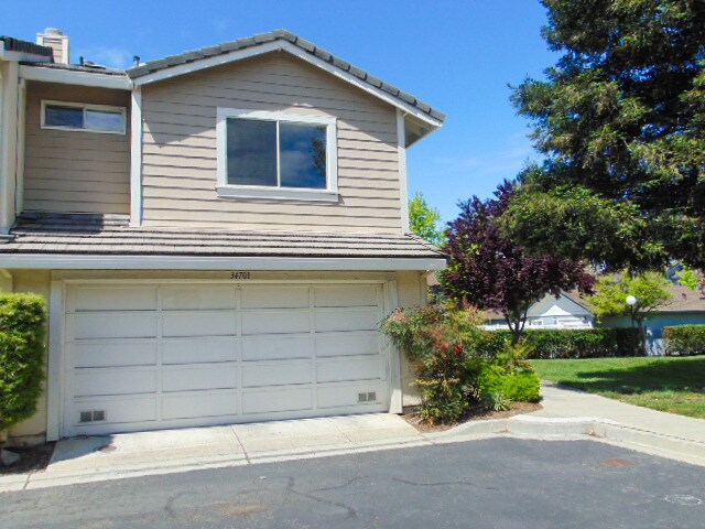 Photo - Top Notch Townhome in the desired Ardenwoo...