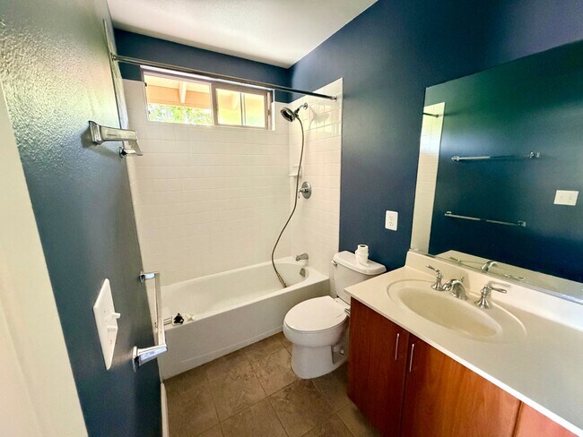 Building Photo - Spacious 3-Bedroom Townhome in Nohona at Mililani Mauka Available Now!