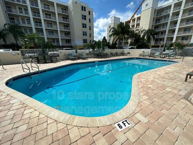 Building Photo - 1200 Country Club Dr