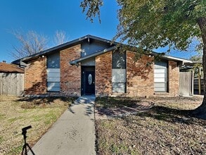 Building Photo - 8825 Miami Dr
