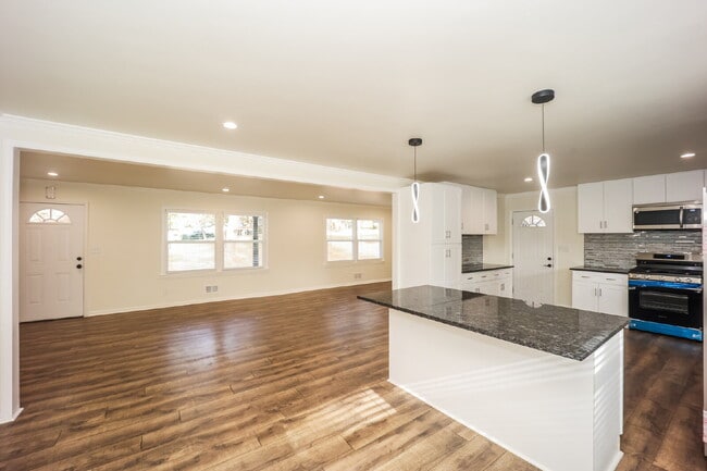 Foto del edificio - 3702 Chesapeake Way