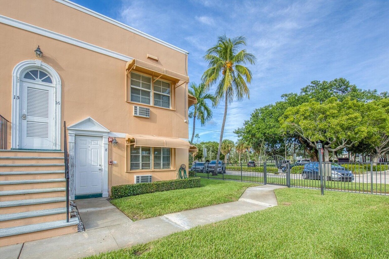 31 S Golfview Rd Unit 8, Lake Worth Beach, FL 33460 Condo for Rent in