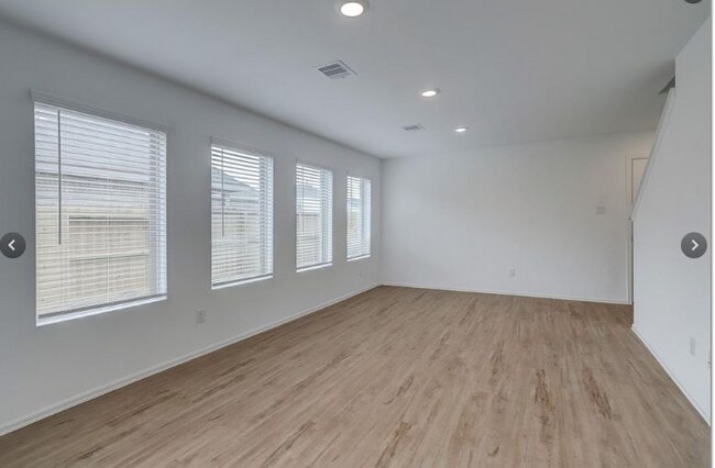 Building Photo - 4135 Oakland St