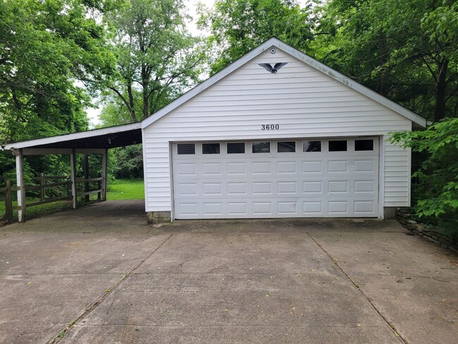 Building Photo - 3600 Grand Ave 3BR/1.5BA (Middletown)