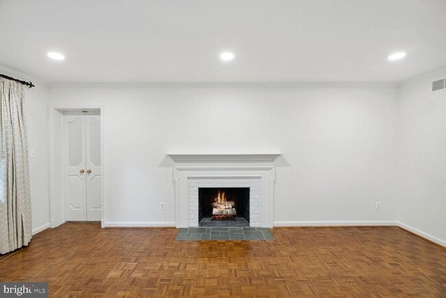 Foto del edificio - 6313 Stoneham Ln