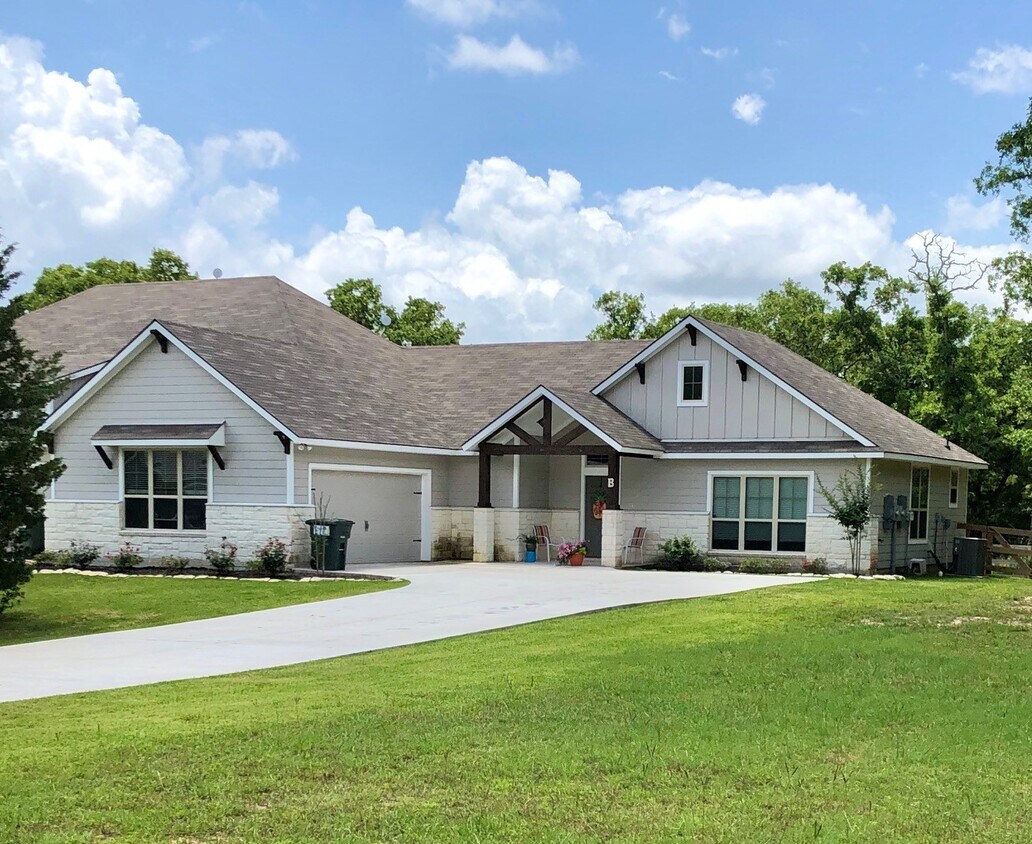 Primary Photo - 17320 Cedar Rock Ct