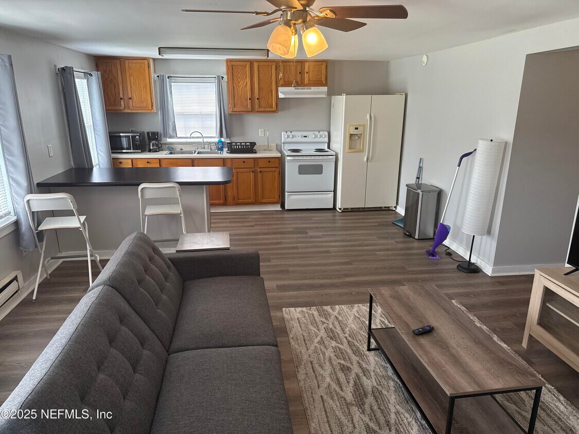 Foto principal - 5340-5340 Kingsbury St