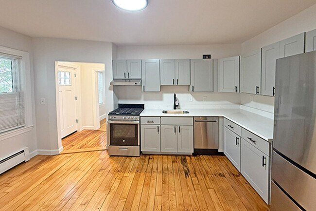 Building Photo - 254 River St