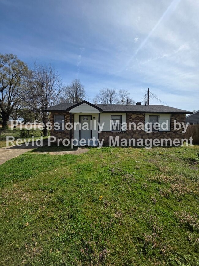 Building Photo - SECTION 8 ACCEPTED