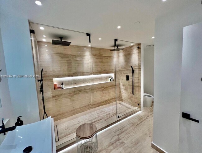 Foto del edificio - 3340 NE 190th St