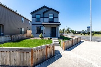 Building Photo - 1454 NW 20th Ave