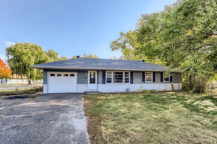 Primary Photo - 5762 W Broadway Ave, Crystal, MN, 55428