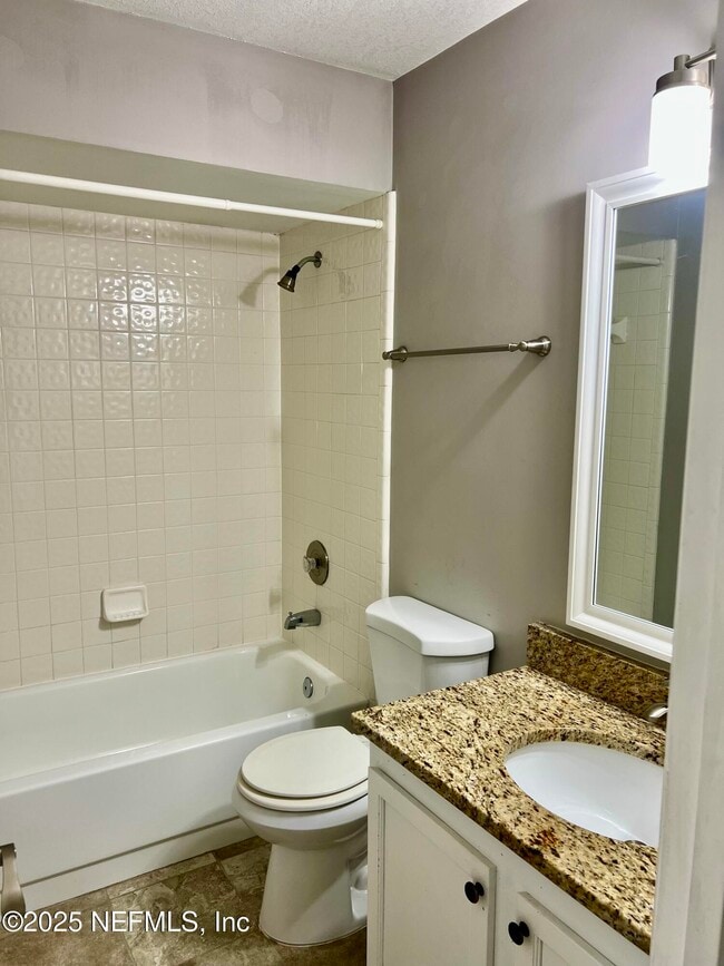 Foto del edificio - 7820 Collins Ridge Blvd E