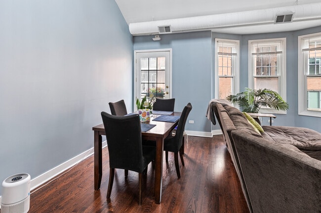 Foto del edificio - 811 W Superior St