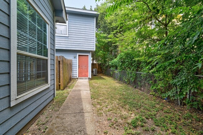 Building Photo - 5102 Caswell Ave
