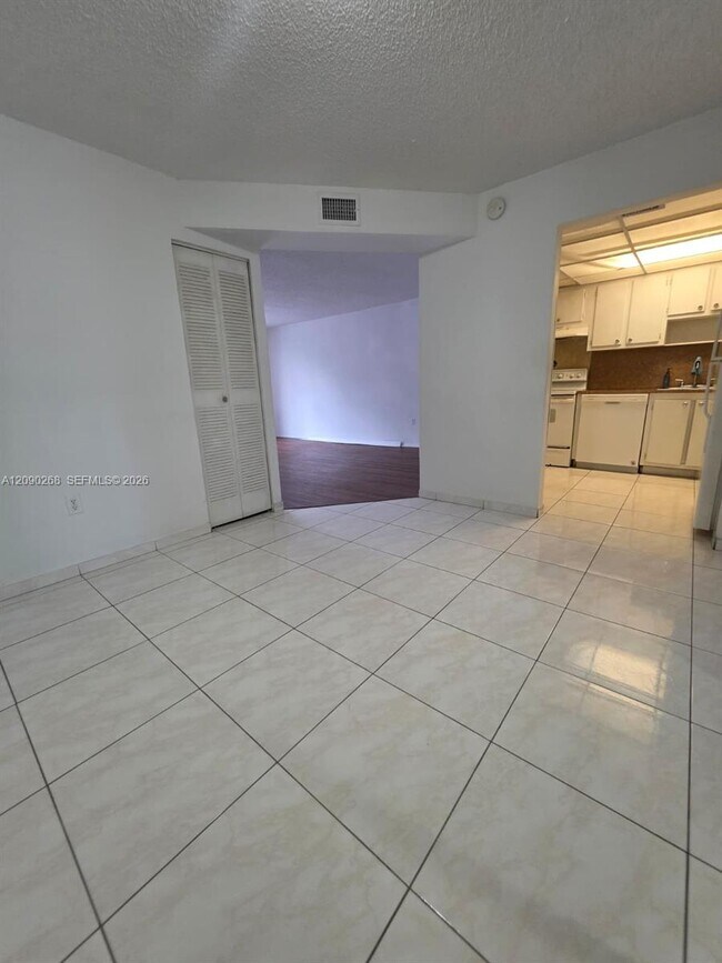Foto del edificio - 16950 W Dixie Hwy