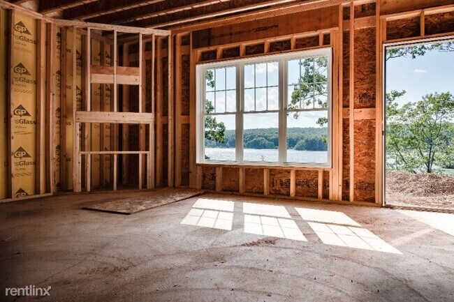 Building Photo - 22 Edgewater Cir