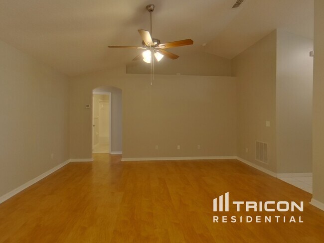 Building Photo - 537 Gentle Breeze Drive Minneola FL