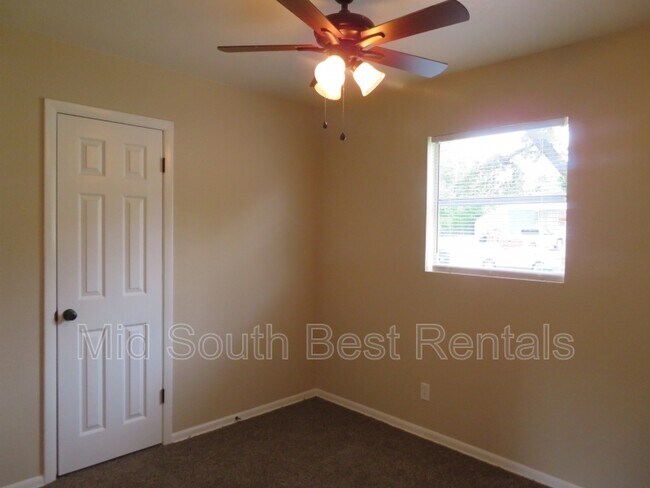 Foto del edificio - 8714 Winston Dr