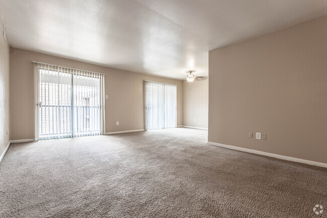 1 HAB, 1 BA - 790 ft² - Crossview Court