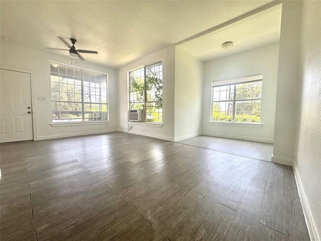 Foto del edificio - 2410 E 12th St