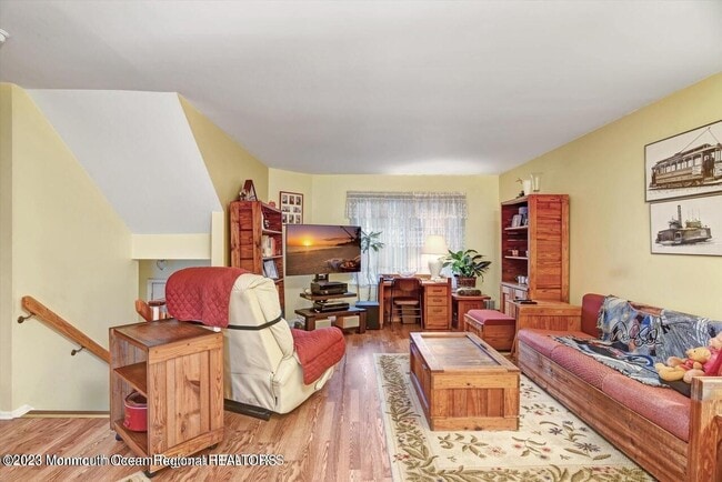 Building Photo - 603 Holly Dr