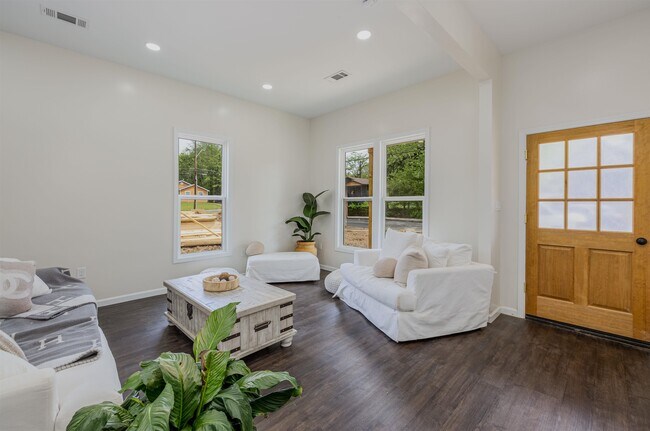 Foto del edificio - 1061 Shaw Pl