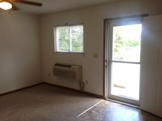 Building Photo - 59 Lilac Ln
