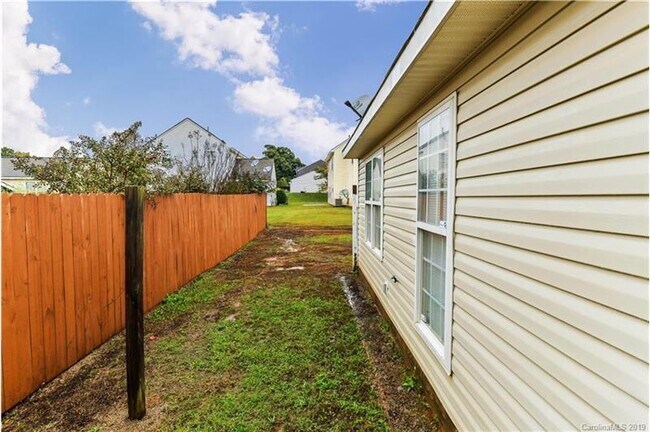 Foto del edificio - 2903 Fairglen Rd