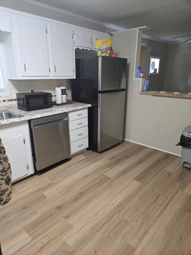 Building Photo - 3881 Hilton Ct