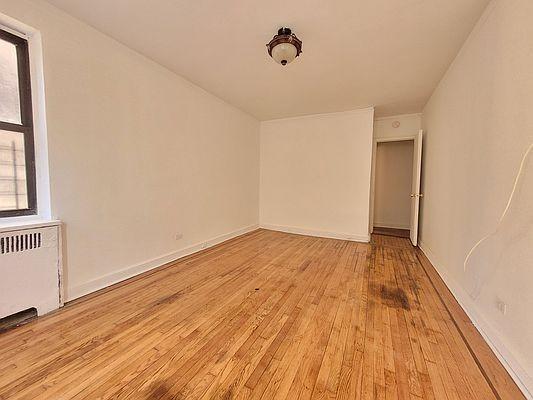 Foto del edificio - 2 bedroom in Bronx NY 10452