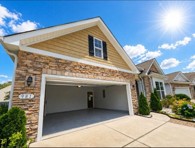 Building Photo - Welcome Home to Belle Park Preserve