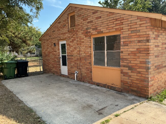 Foto del edificio - 3656 Surrey Ln