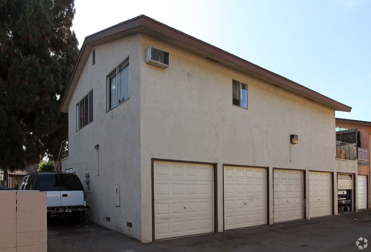 Building Photo - 2053 S Nautical St