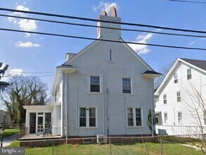Building Photo - 51 Oak St