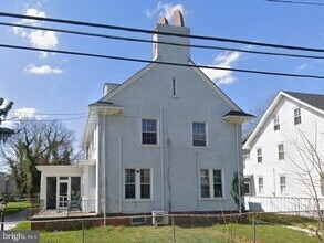Building Photo - 51 Oak St