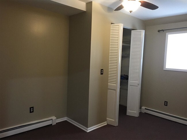 Building Photo - 5800 River Rd