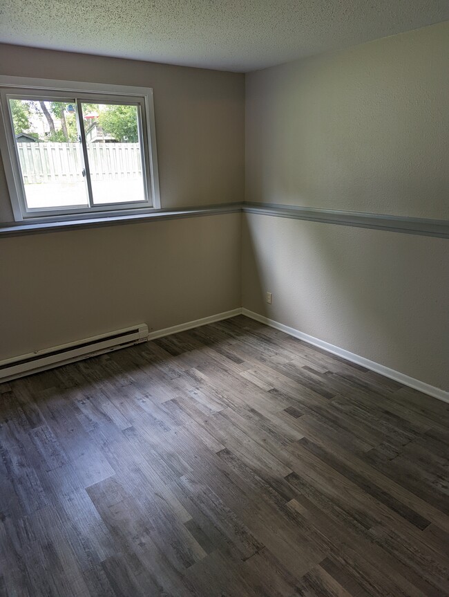 Foto del edificio - 708 Great Plains Ct