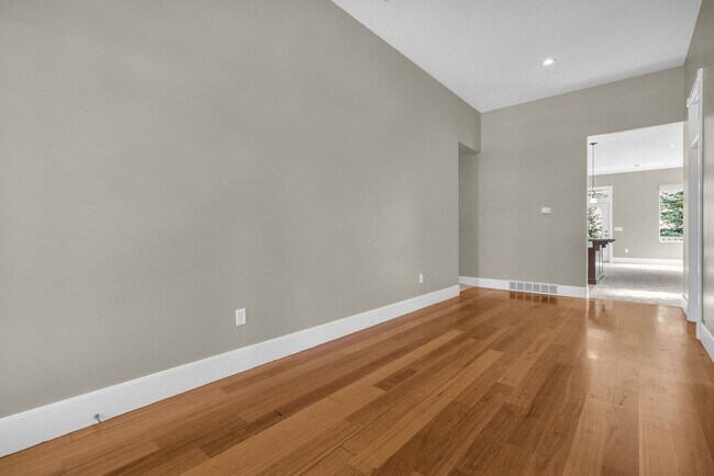 Foto del edificio - Midway Charmer