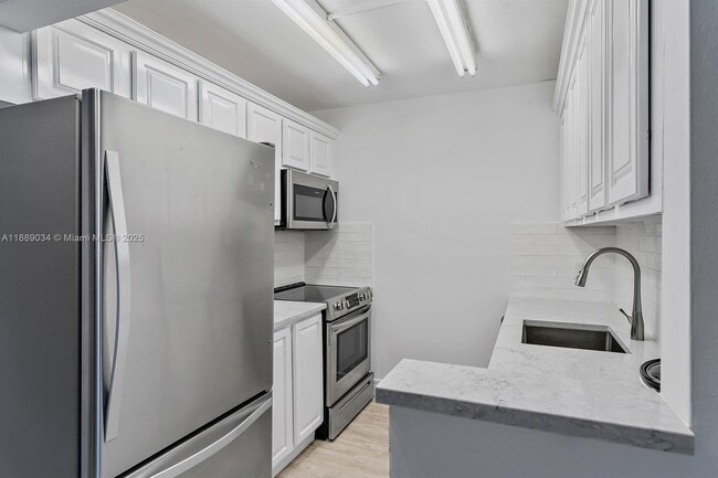 Foto del edificio - 725 Hummingbird Way