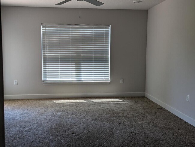 Building Photo - 5842 NW Cullom Cir