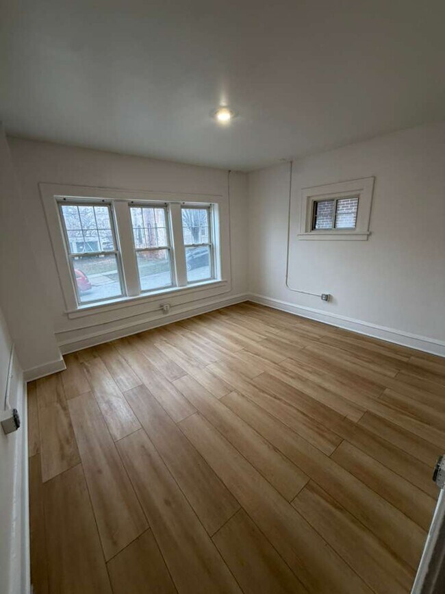 Foto del edificio - 1384 W 83rd St