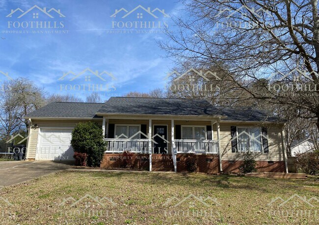 Building Photo - Charming and spacious 3-bedroom, 2-bathroo...