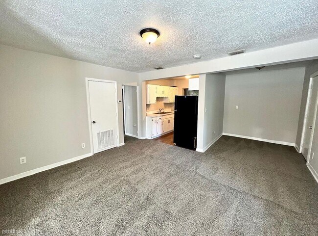 Building Photo - 4 br, 2 bath House - 2104 Evergreen Ave