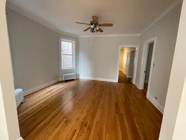 Building Photo - 2318 N Avers Ave