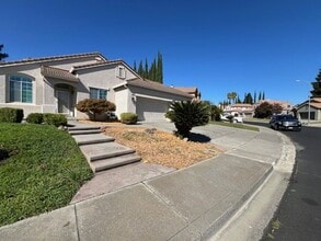 Building Photo - 736 Monaghan Cir
